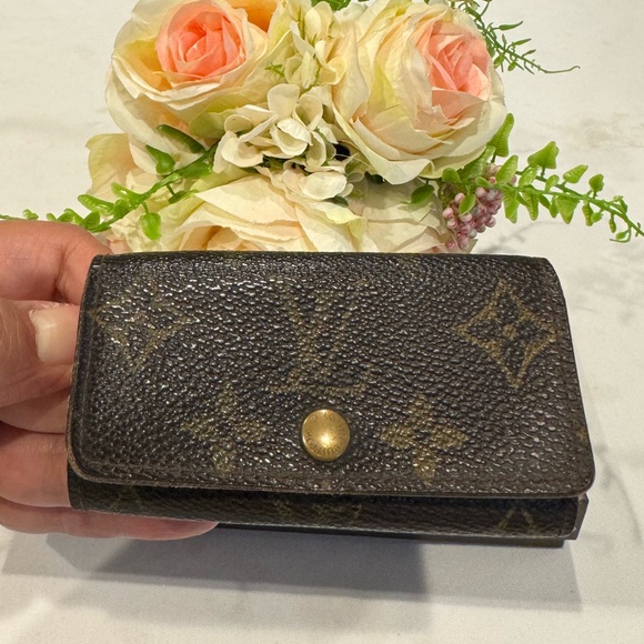 Authentic Louis Vuitton key case - Picture 2 of 8